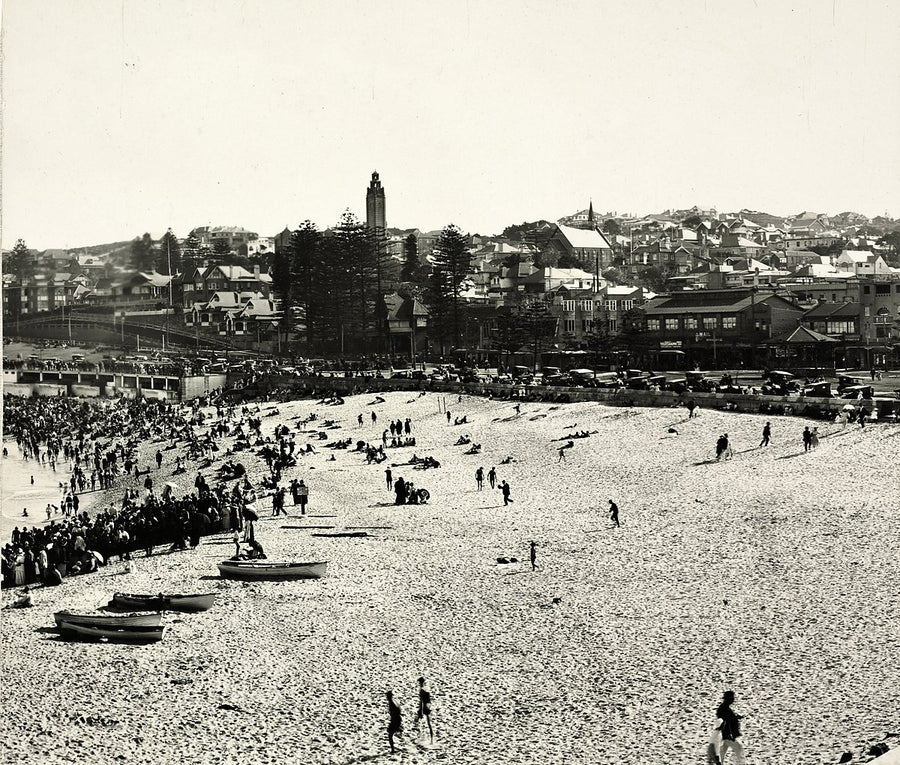 Crowds on Coogee Beach — photograph, from Coogee Beach, 1922