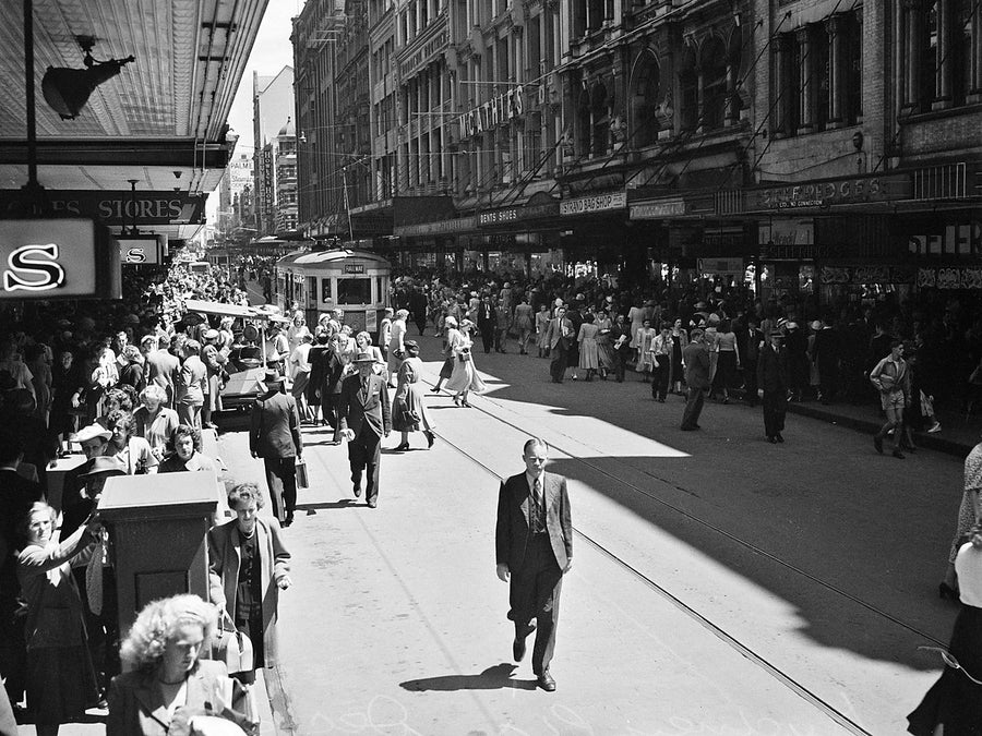 Pitt Street shopping crowds past McCathie's and Selfridges, Sydney — photograph, from Pitt Street, 1949