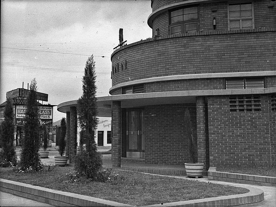 Vauxhall Inn, Parramatta Road, Granville — photograph, from Vauxhall Inn, 1939