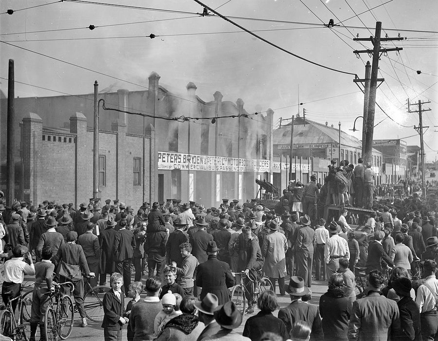 Crowd at the Bryden & Peters motor body works fire, Phillip Street — photograph, from Phillip Street, 1934