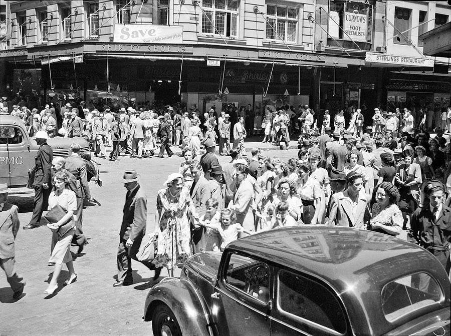 Pitt Street crowds outside Shirley Shoe Co — photograph, from Pitt Street, 1949