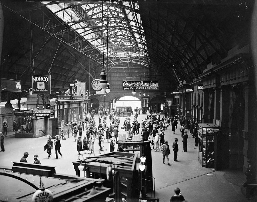Central Railway Station concourse, Sydney — photograph, from Haymarket, c. 1927–29
