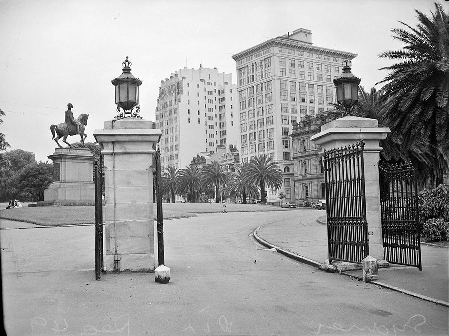 Royal Botanic Garden gates and equestrian statue, looking toward Macquarie Street — photograph, from Royal Botanic Garden, 1949