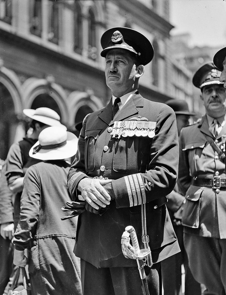 RAAF officer at the Armistice Day wreath-laying, Cenotaph, Martin Place — photograph, from Martin Place, 1937
