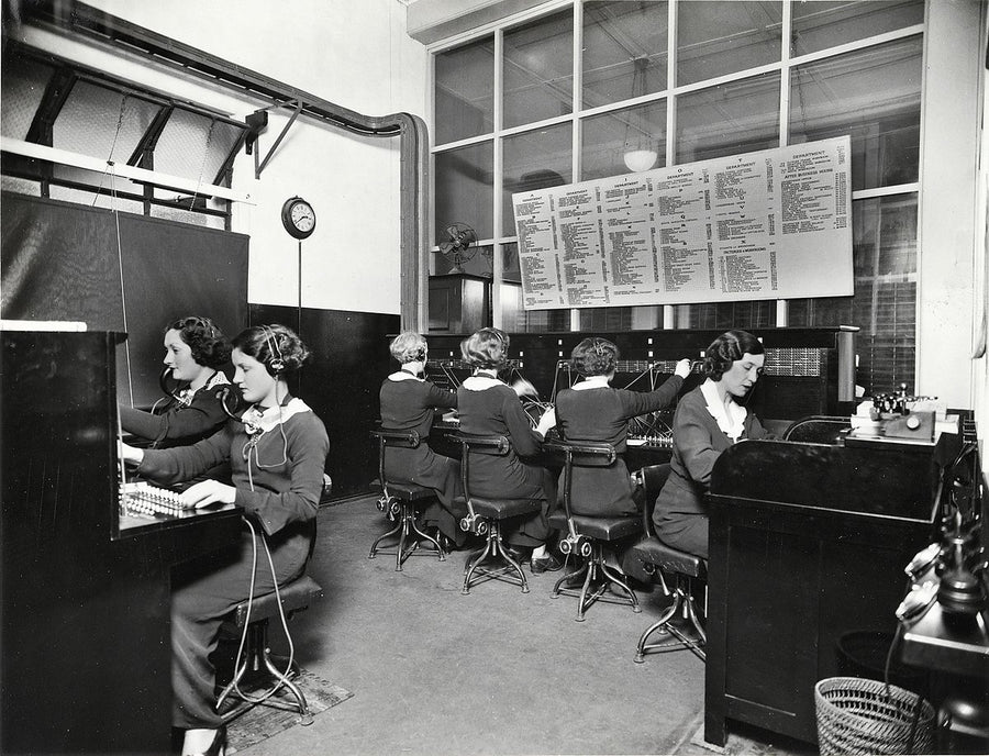 Telephone exchange staff at Anthony Hordern & Sons, Sydney — photograph, from Sydney CBD, c. 1905–38