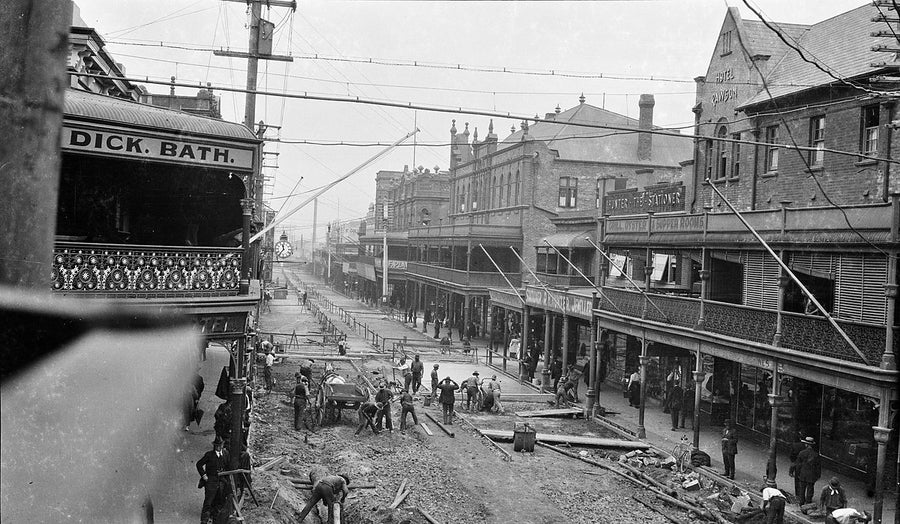 Paving Hunter Street near the Hotel Rawson, Newcastle — photograph, c. 1900–30