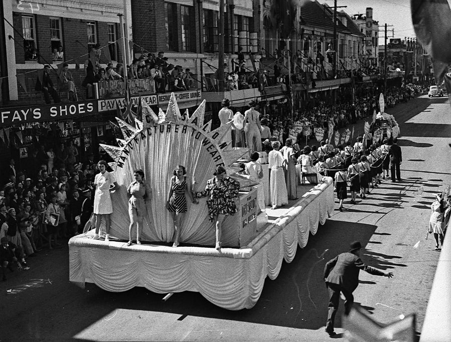 Chic Salon float in the Parramatta sesquicentenary procession, Church Street — photograph, from Church Street, 1938