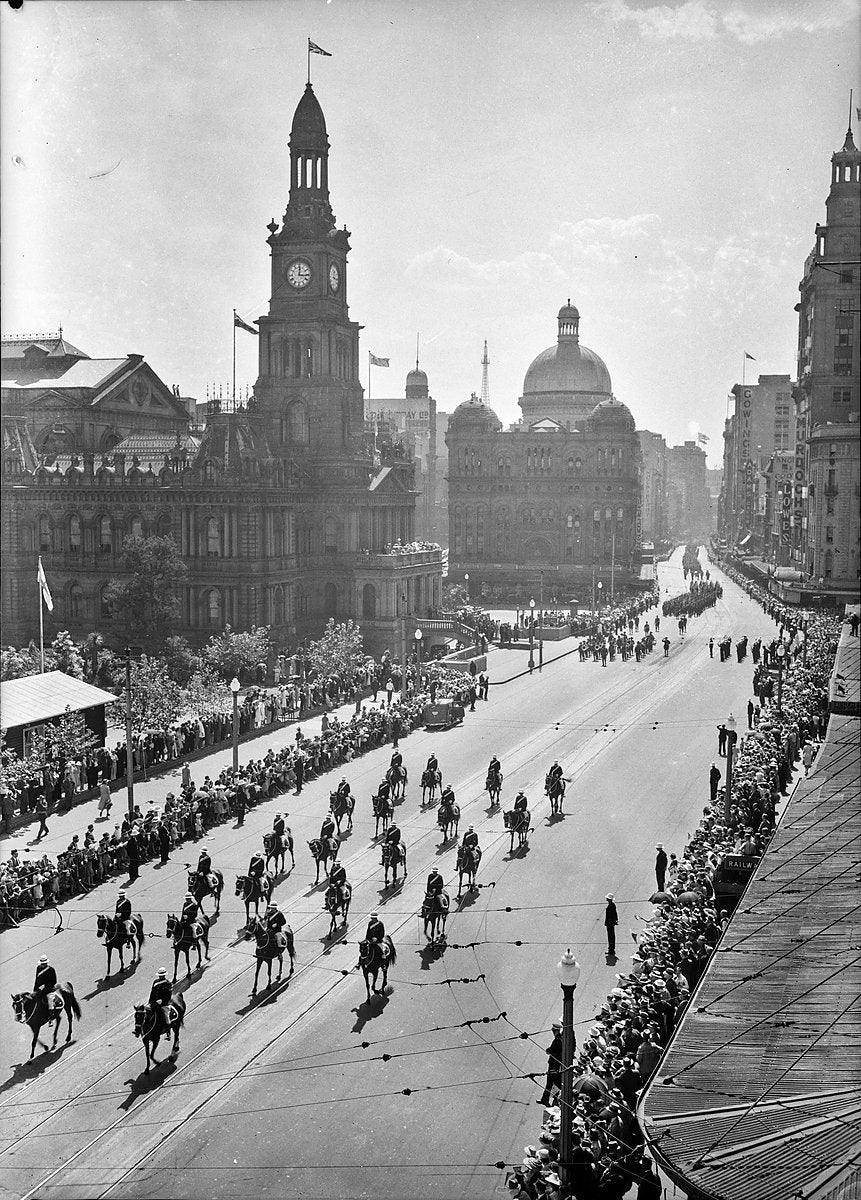 2nd AIF march along George Street past Sydney Town Hall — photograph, from Sydney Town Hall, c. 1890–1950