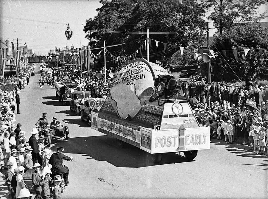 Post Office communications float, Sesquicentenary parade, Parramatta — photograph, from Parramatta, 1938