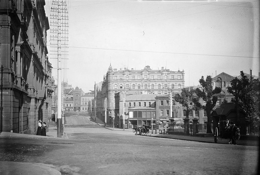 Bridge Street looking west from Loftus Street, Sydney — photograph, from Sydney CBD, 1900–05