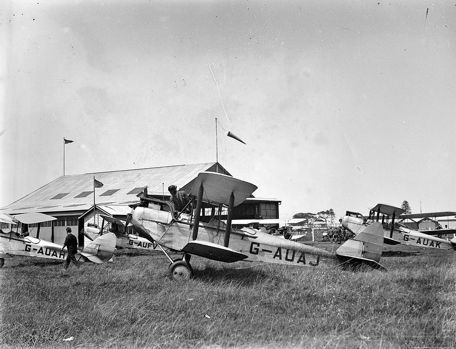 De Havilland Moths at Mascot aerodrome — photograph, from Mascot, c. 1927–29