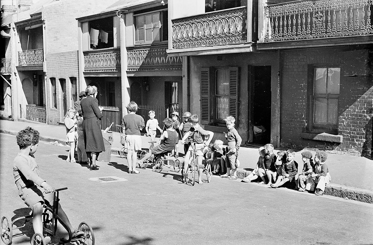 Children playing in a Sydney terrace street — photograph, from Sydney CBD, circa 1948