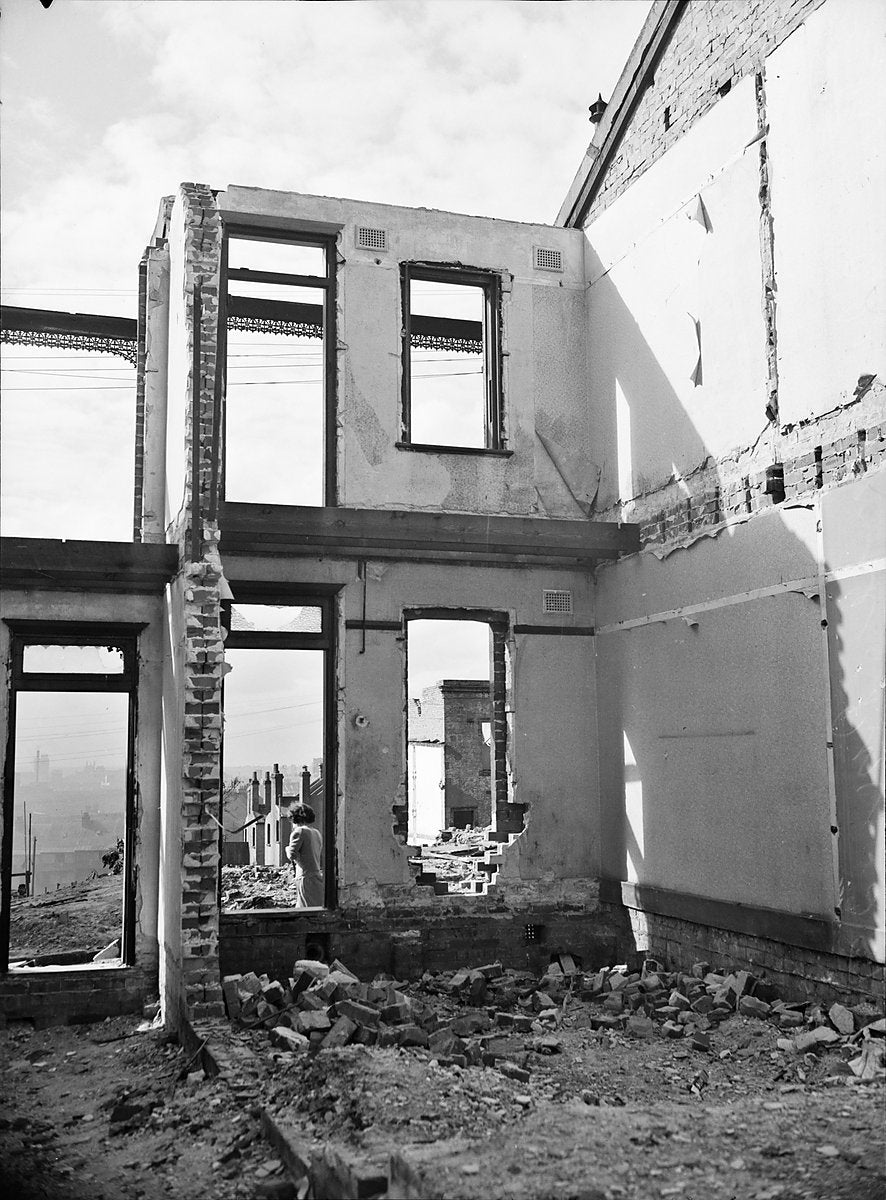 Partially demolished terrace house, Redfern and Surry Hills, 1950 — photograph, circa 1950