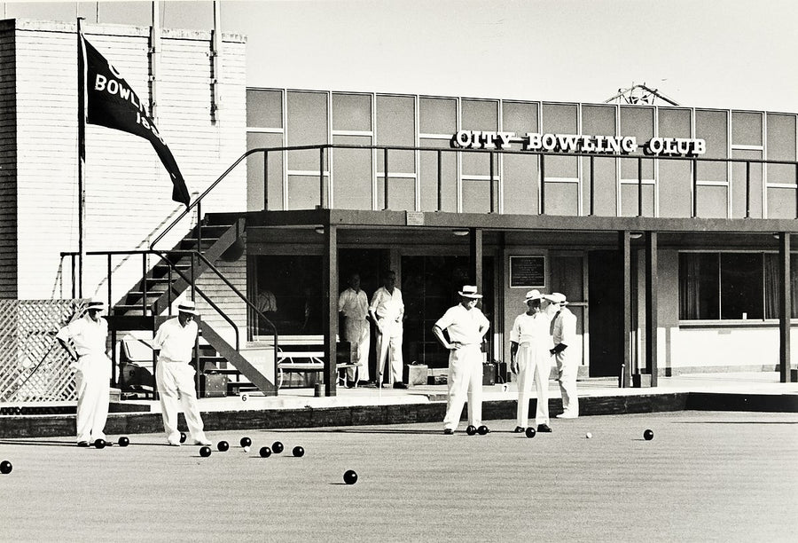 Men's match at the City Bowling Club, Sydney — photograph, circa 1966