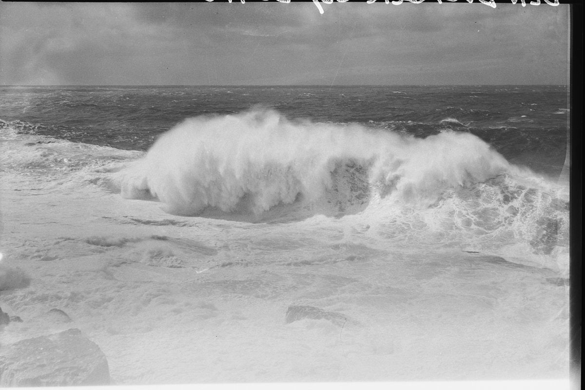 Surf breaking off Ben Buckler, North Bondi, 1940 — photograph, from Ben Buckler, North Bondi, circa 1940