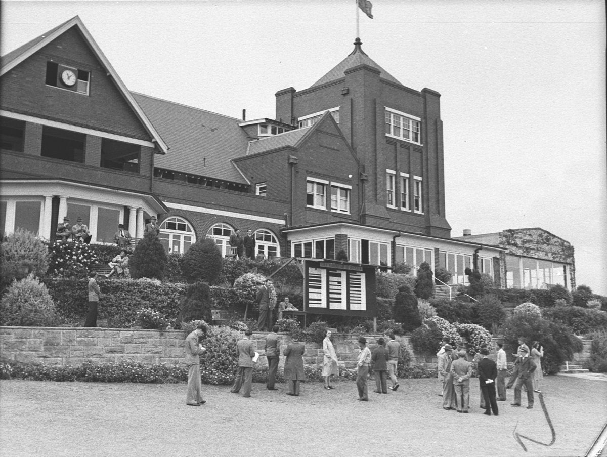 Royal Sydney Golf Club clubhouse during a golf championship, 1946 — photograph, from Royal Sydney Golf Club, Rose Bay, New South Wales, circa 1946