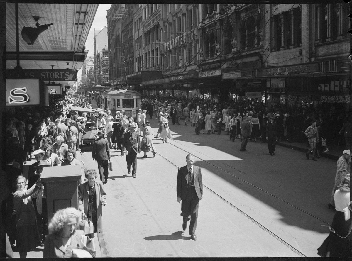 Pitt Street shopping crowds past McCathie's and Selfridges, Sydney — photograph, from Pitt Street, Sydney, circa 1949