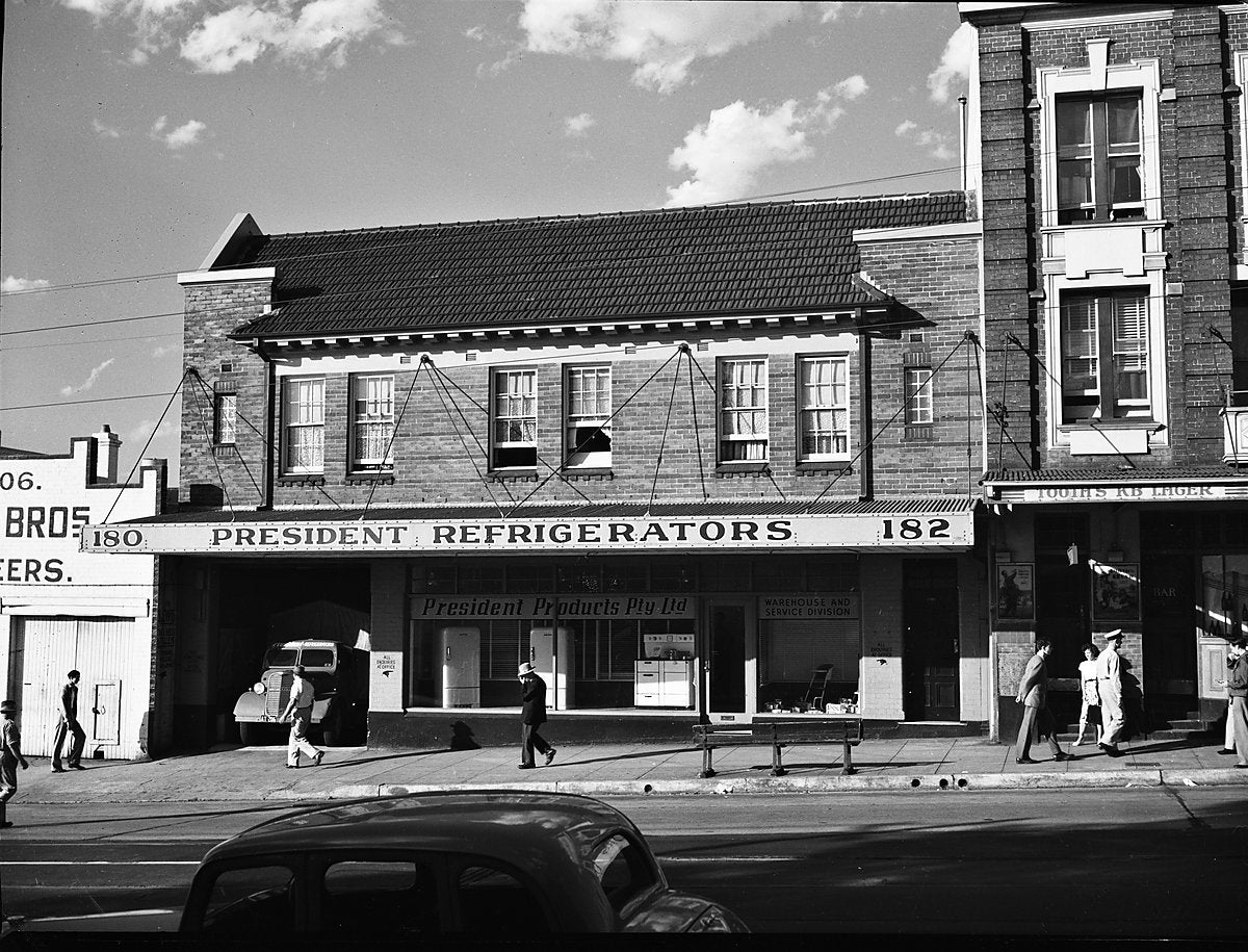 President Refrigerators warehouse and showroom, Oxford Street, Paddington — photograph, from Oxford Street, circa 1950