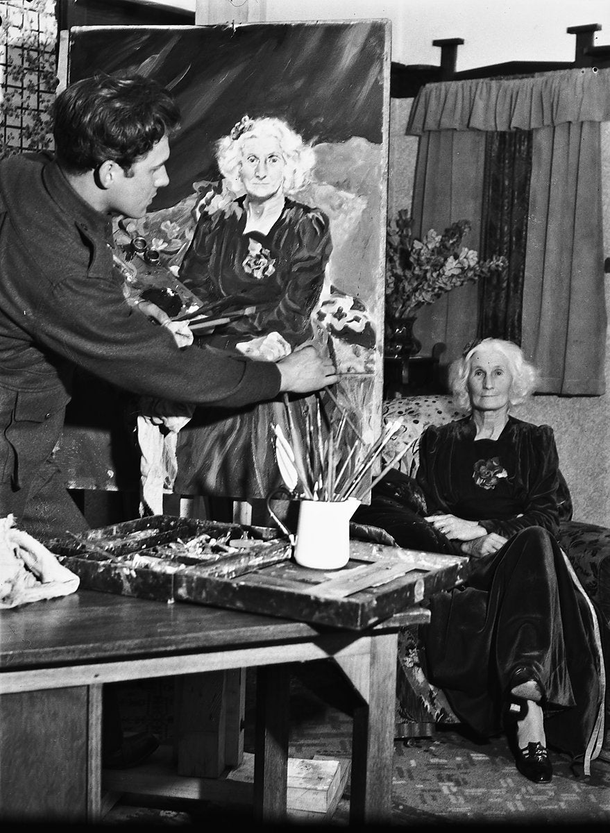 Portrait painter and his sitter, Army Educational School, Marrickville — photograph, from Marrickville, circa 1942