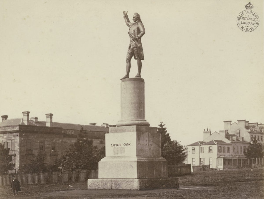 Captain Cook statue, Hyde Park, with the Australian Museum beyond — photograph, from Hyde Park, circa 1880