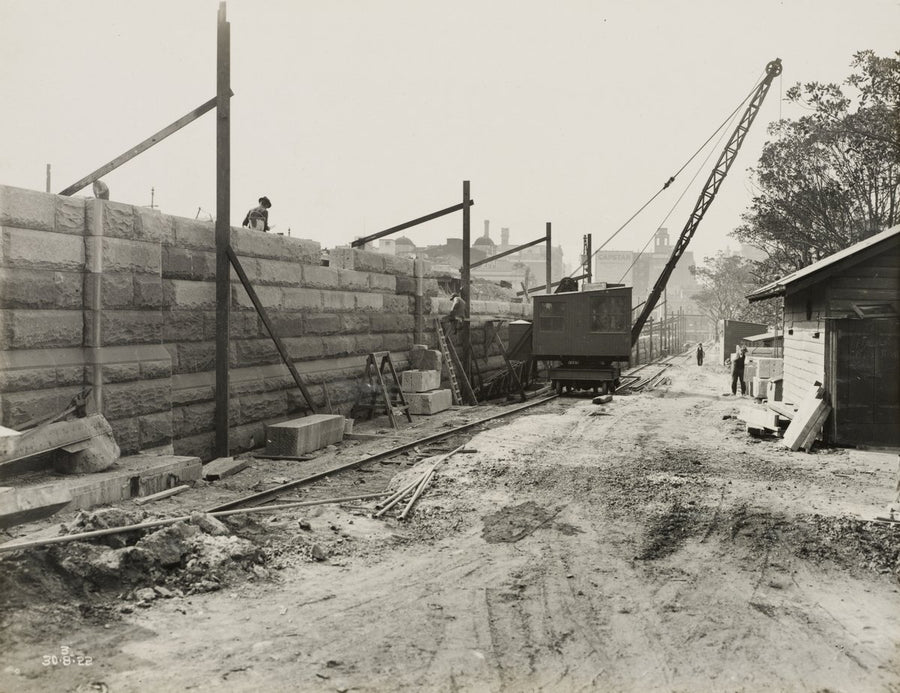 Elizabeth Street retaining wall under construction, Sydney, 1922 — photograph, from Belmore Park, circa 1922