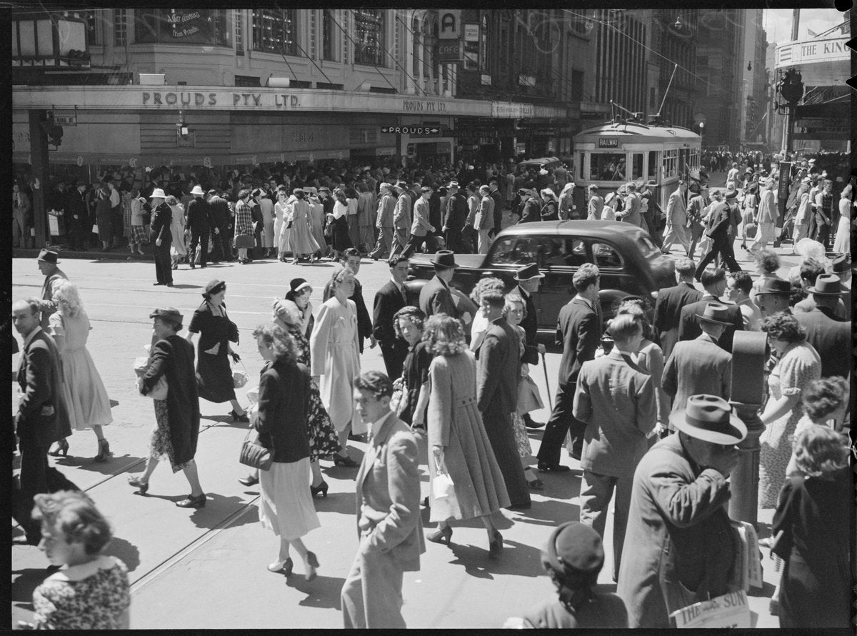 Crowds at the Prouds corner, King Street, Sydney — photograph, from King Street, Sydney (Prouds Pty Ltd corner), circa 1949