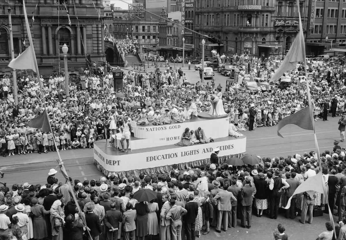 Education Department float in the Commonwealth Golden Jubilee procession, Sydney, 1951 — photograph, from Sydney Town Hall, circa 1951