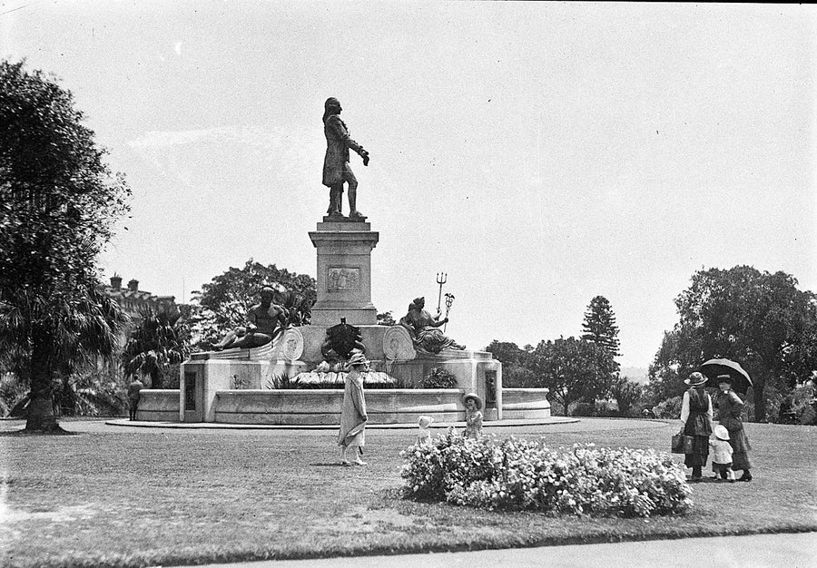 Governor Phillip Fountain, Royal Botanic Garden, Sydney — photograph, from Royal Botanic Garden, circa 1920