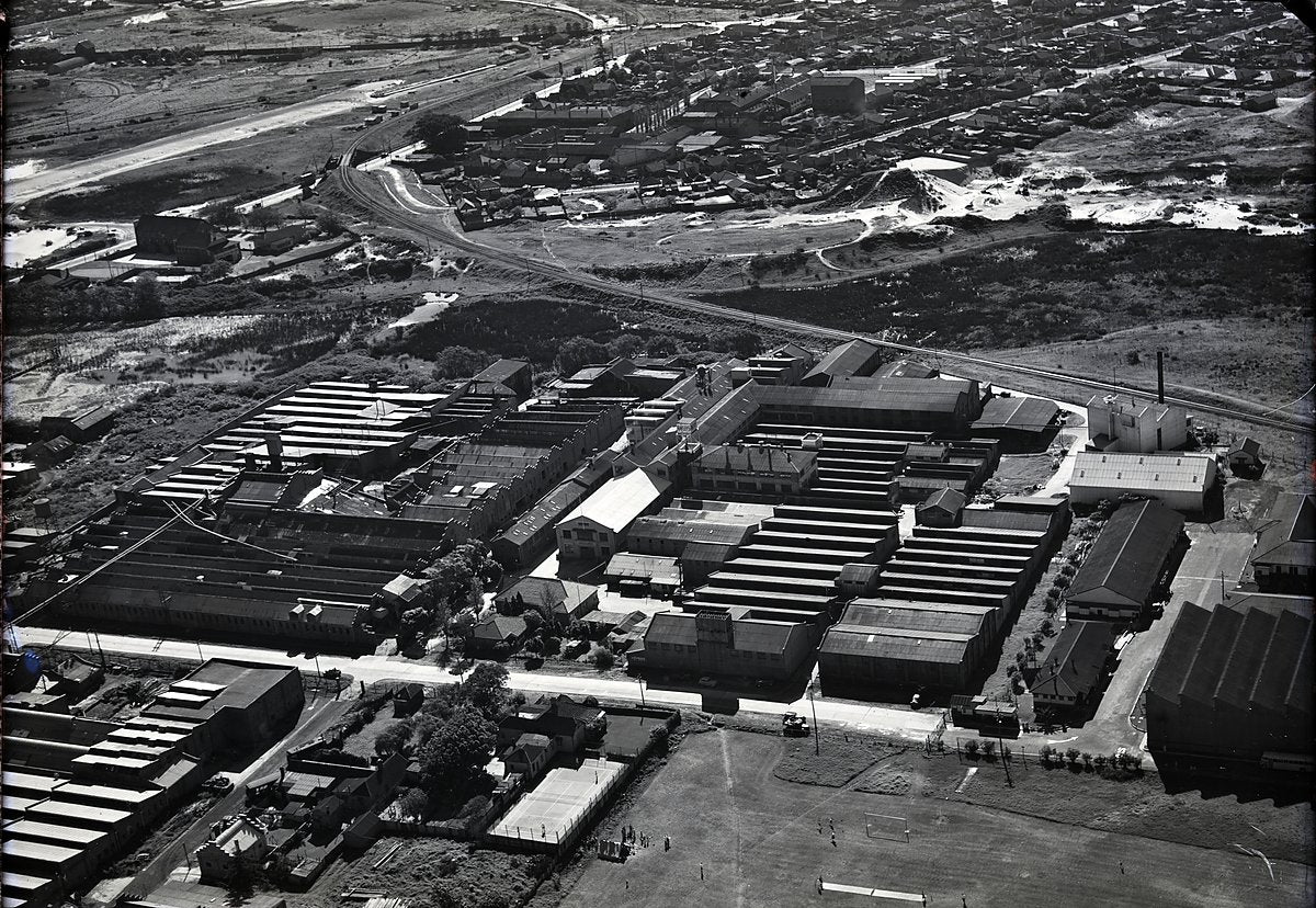 Milton Kent aerial survey of a Sydney factory complex — photograph, c. 1950