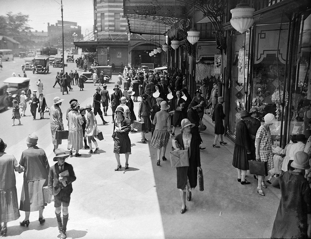 Shoppers outside Mark Foy's department store, Liverpool Street, 1927 — photograph, from Mark Foys Building, circa 1927