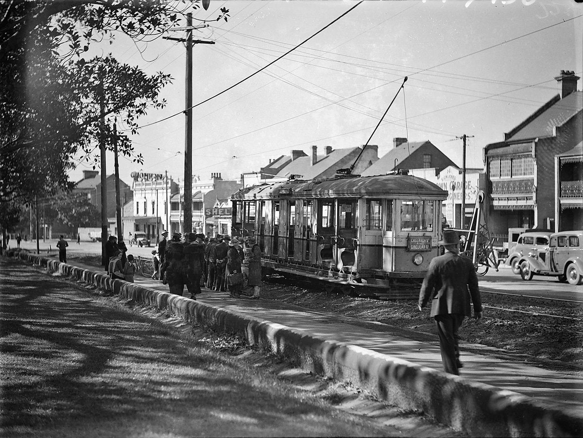 Passengers boarding a Circular Quay tram, Sydney, 1934 — photograph, from Sydney, circa 1934