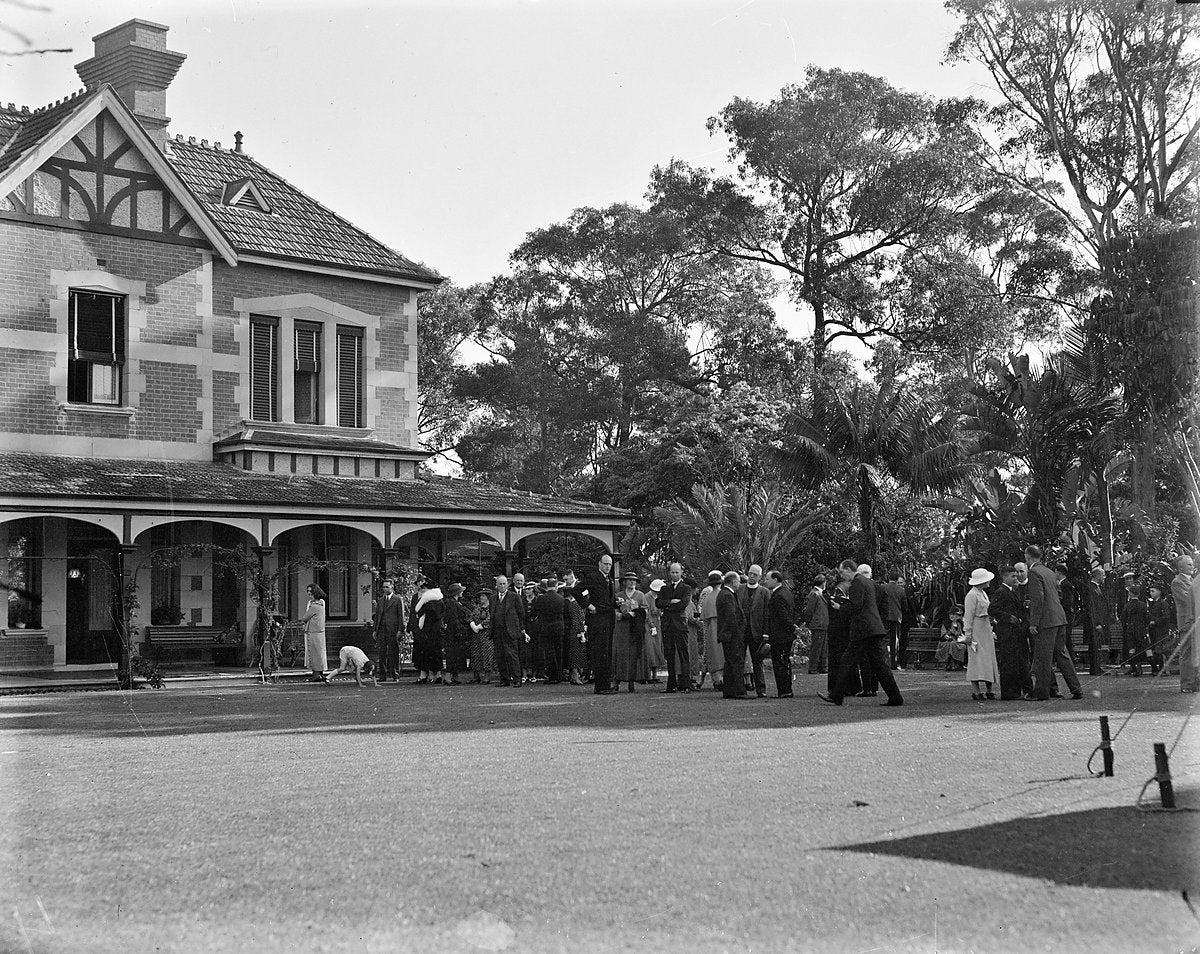 Golden wedding guests at Chislehurst, Chatswood, 1935 — photograph, from Centennial Avenue, circa 1935