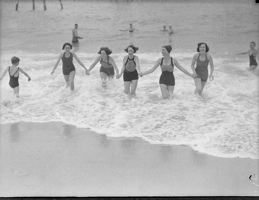 Bathers running from the surf, Coogee Beach, 1936 — photograph, from Coogee Beach, New South Wales, circa 1936