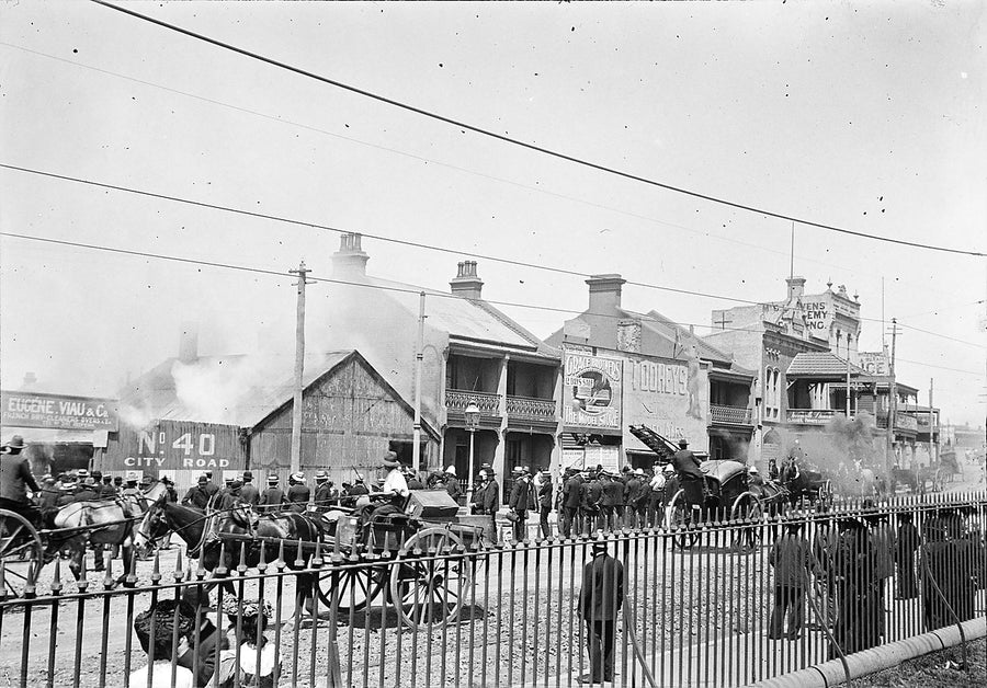 Fire at Eugene Viau & Co., 40 City Road, Chippendale — photograph, from City Road, 1905