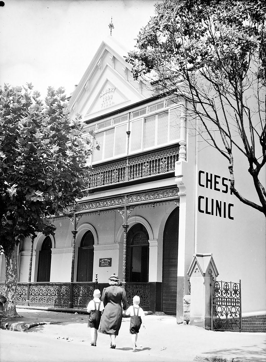 Surry Hills chest clinic, Albion Street, 1941 — photograph, from Albion Street, circa 1941