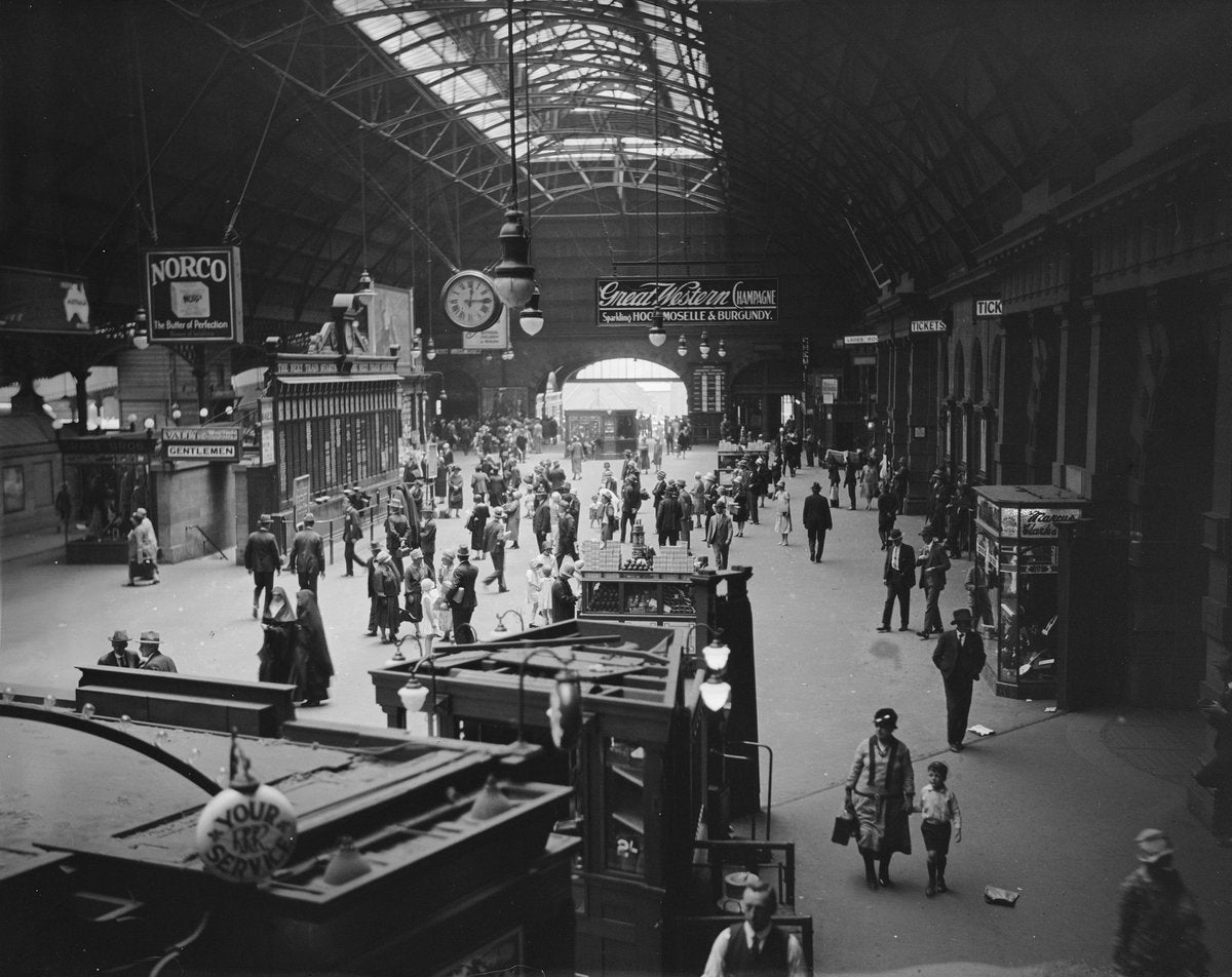 Central Railway Station concourse, Sydney, 1927 — photograph, from Quay Street, circa 1927