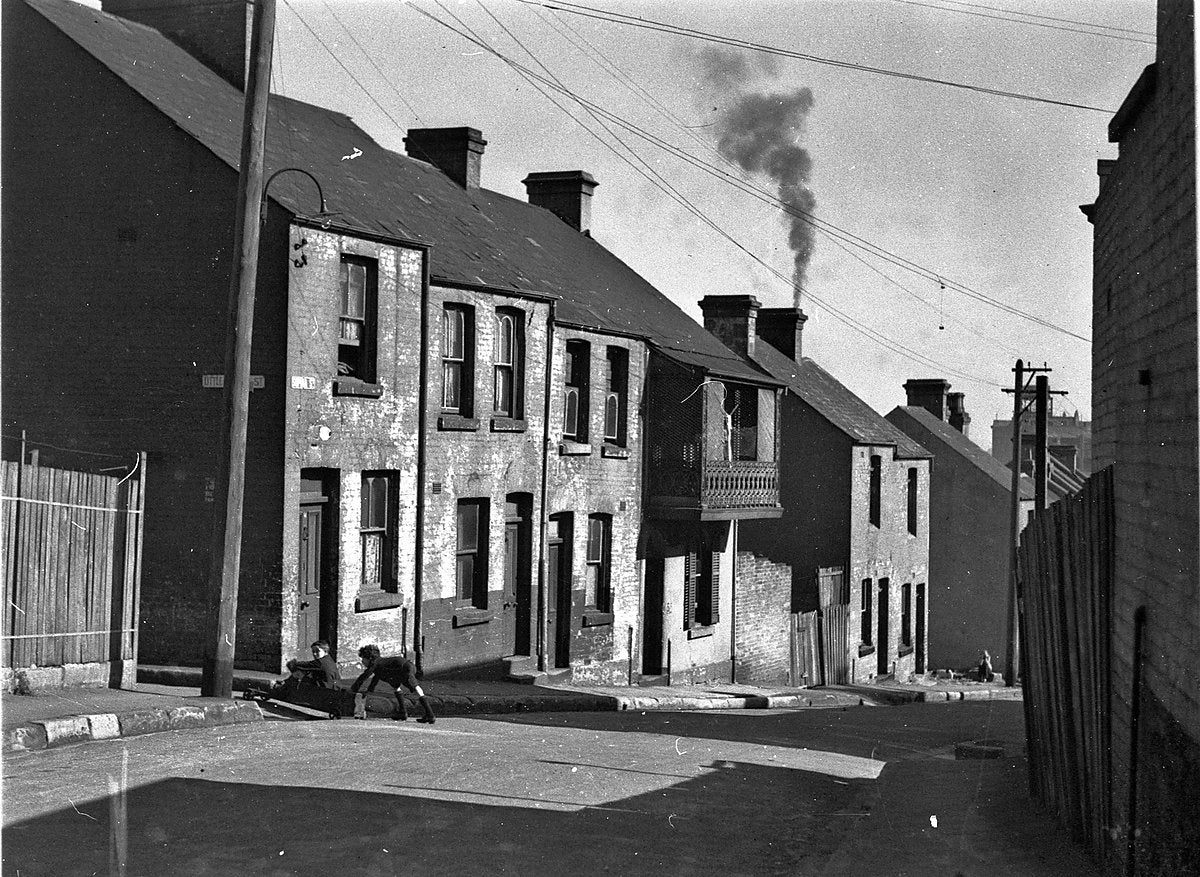 Terrace houses at Sophia and Little Riley Streets, Surry Hills, 1930 — photograph, from Little Riley Street, circa 1930
