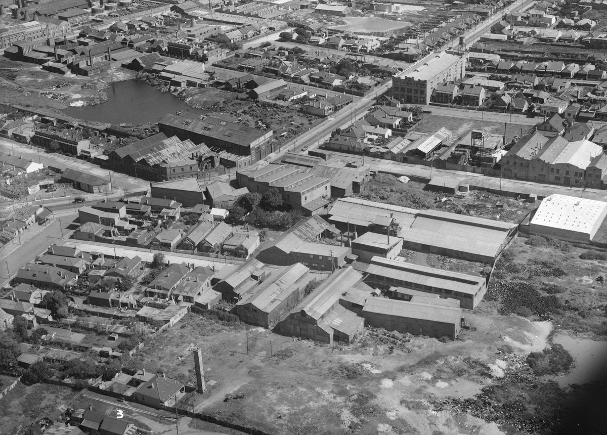 Marrickville from the air: terrace grid, factories and claypit pond — photograph, from Marrickville, circa 1935