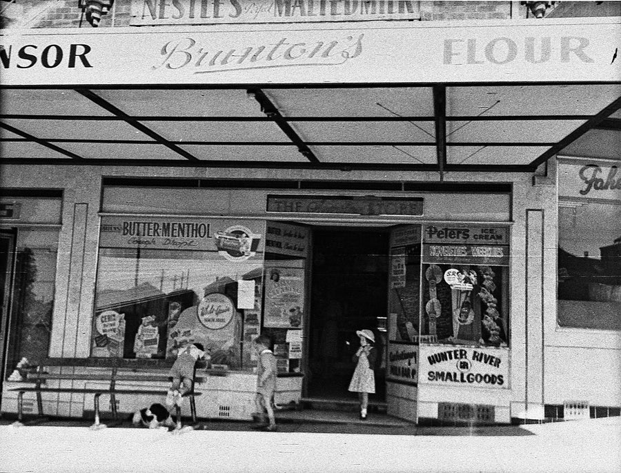 Winsor shops, Moverly Road, South Coogee — photograph, from Moverly Road, 1948
