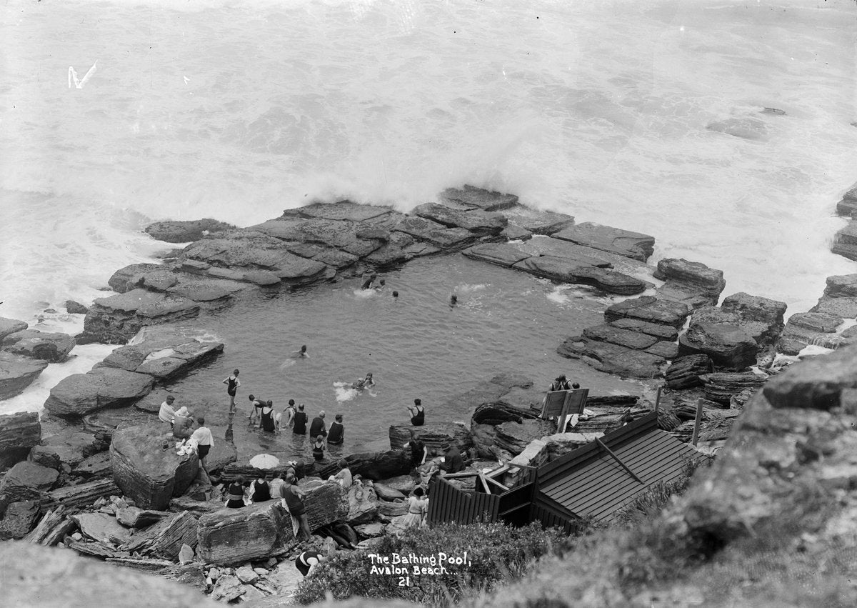 Rock bathing pool and dressing shed, Avalon Beach — photograph, from Avalon Beach, circa 1925
