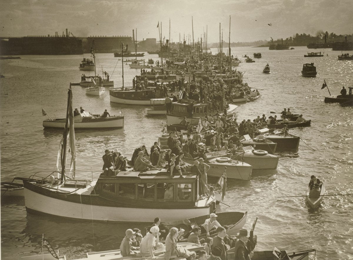 Boating crowds on a Sydney waterway — photograph, from Sydney, circa 1925