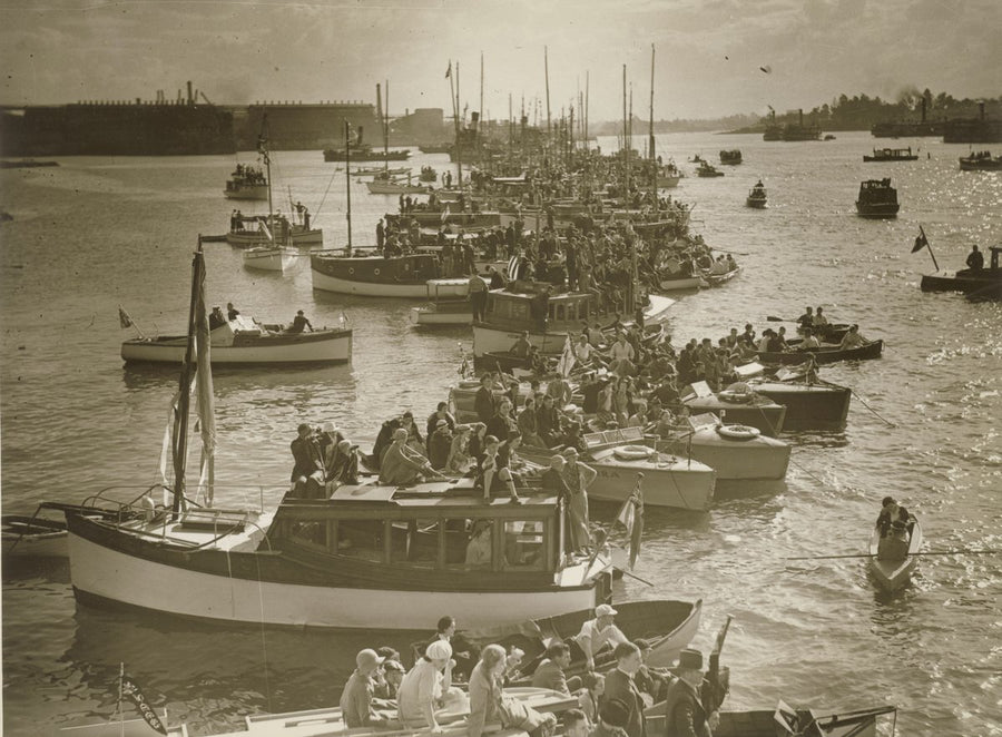 Boating crowds on a Sydney waterway — photograph, from Sydney, circa 1925