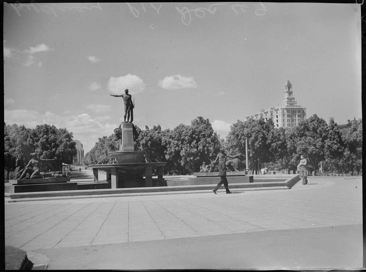 Archibald Fountain, Hyde Park, Sydney — photograph, from Archibald Fountain, Hyde Park, Sydney, circa 1949