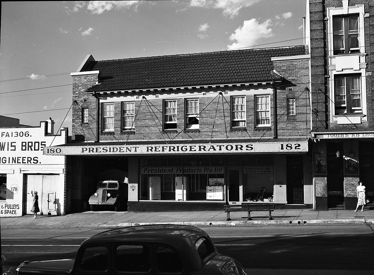 President Refrigerators showroom, 180–182 Oxford Street, Paddington — photograph, from Oxford Street, c. 1950