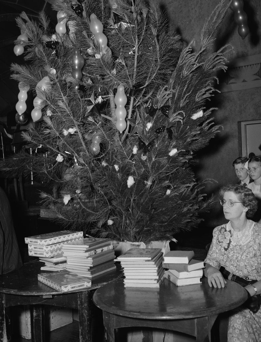 Christmas tree and presents at the Grace Bros children's Christmas, Sydney — photograph, from Sydney CBD, circa 1935