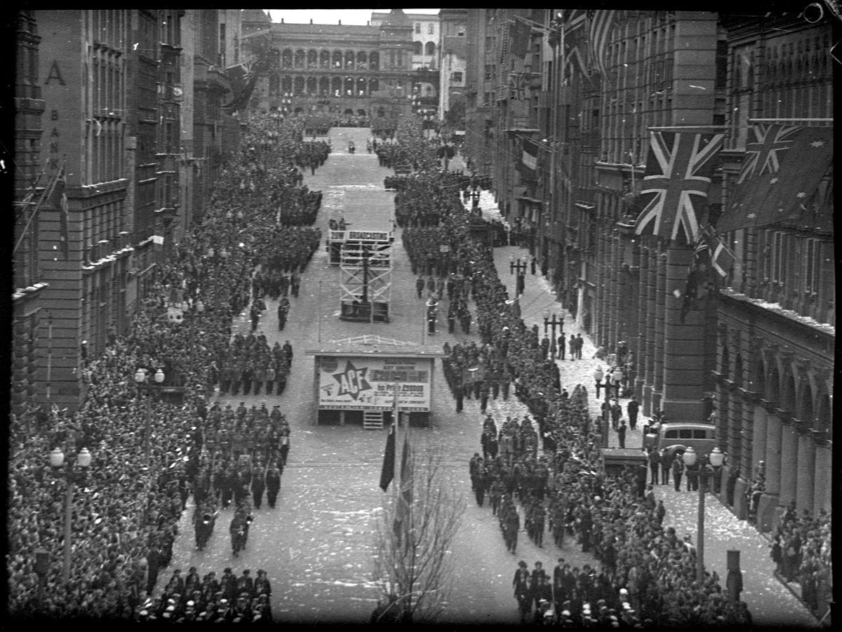 Victory parade and crowds for the end of the Second World War, Martin Place, Sydney, 1945 — photograph, from Martin Place, Sydney, circa 1945