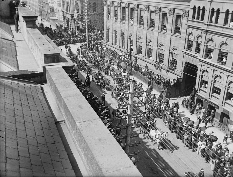 Rooftop view of crowds lining a Sydney street — photograph, from Sydney, circa 1900