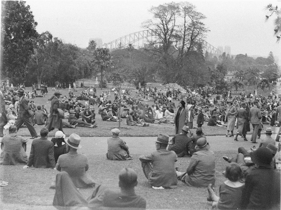 Crowds on the Botanic Gardens lawns, Sydney Harbour Bridge beyond — photograph, from Royal Botanic Garden, circa 1930