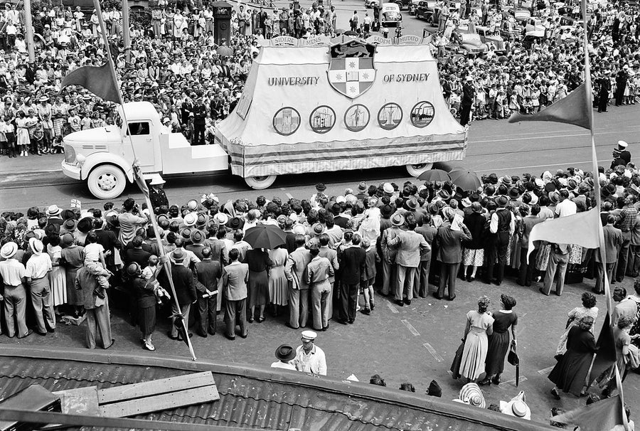 University of Sydney float, Commonwealth Jubilee procession, Sydney — photograph, from Sydney Town Hall, 1951