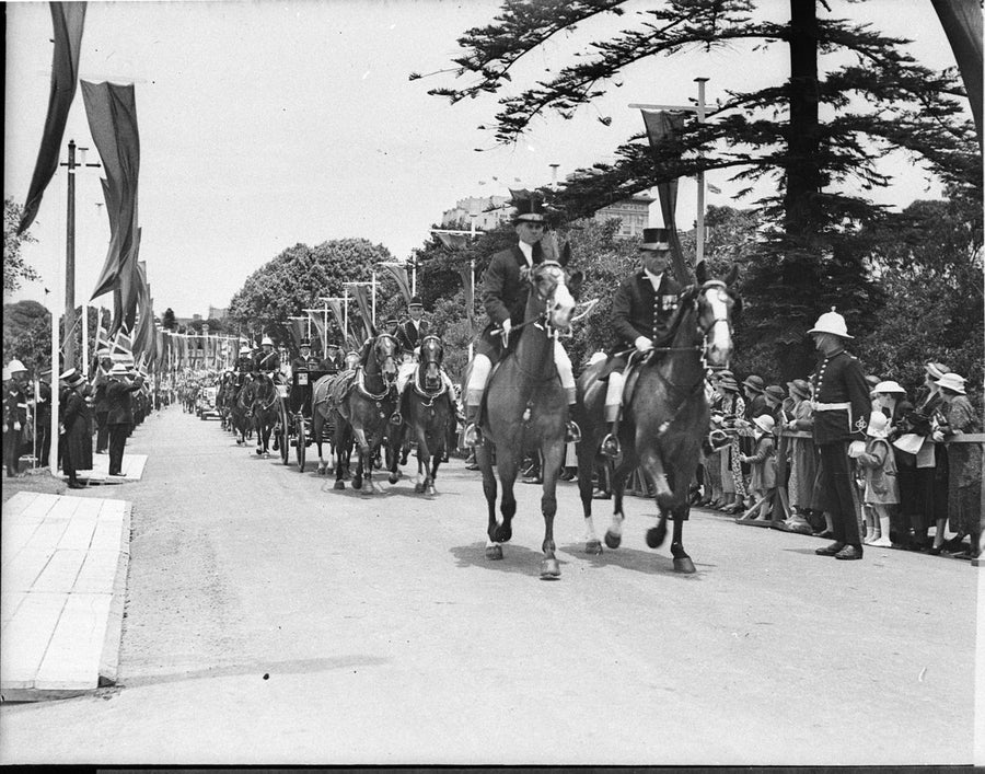 Mounted escort and carriage in the Duke of Gloucester's procession, Sydney, 1934 — photograph, from Government House, Sydney, circa 1934